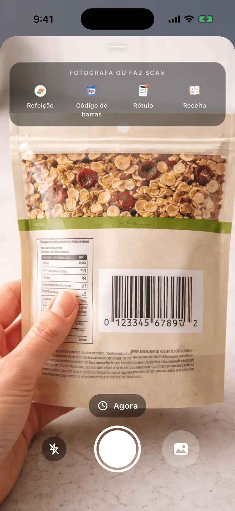 Câmara da CalEasy a ler o código de barras de uma embalagem de granola