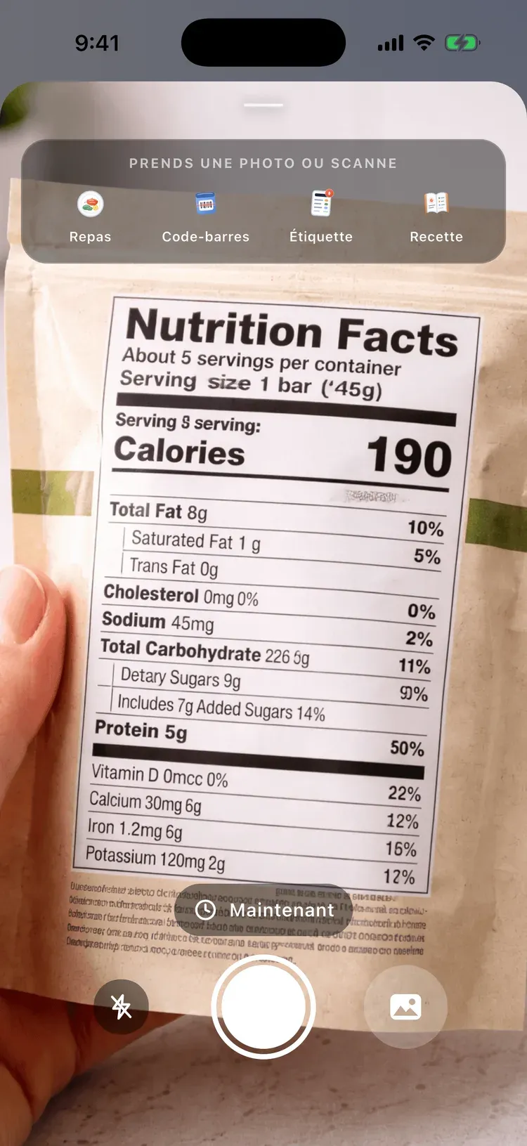 Caméra CalEasy scannant l’étiquette nutritionnelle d’un emballage alimentaire